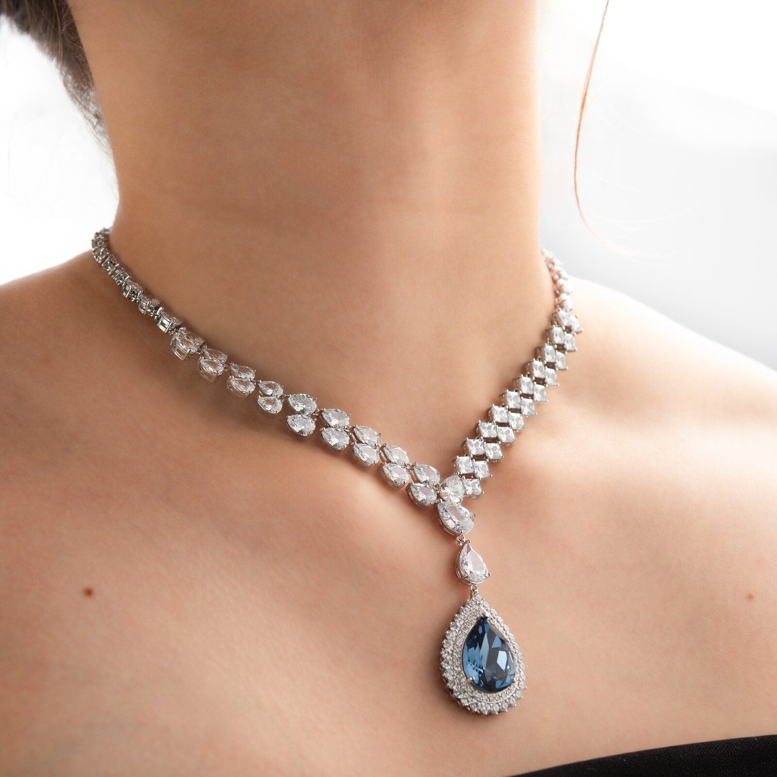 Kristāla kaklarota “Clochettes” Teal Blue